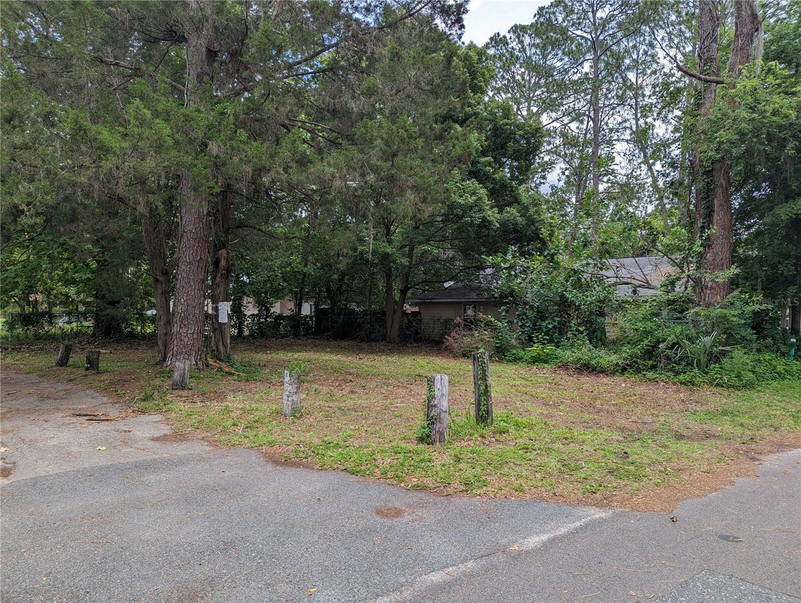 Property Photo:  1510 NE 5th Avenue  FL 32641 