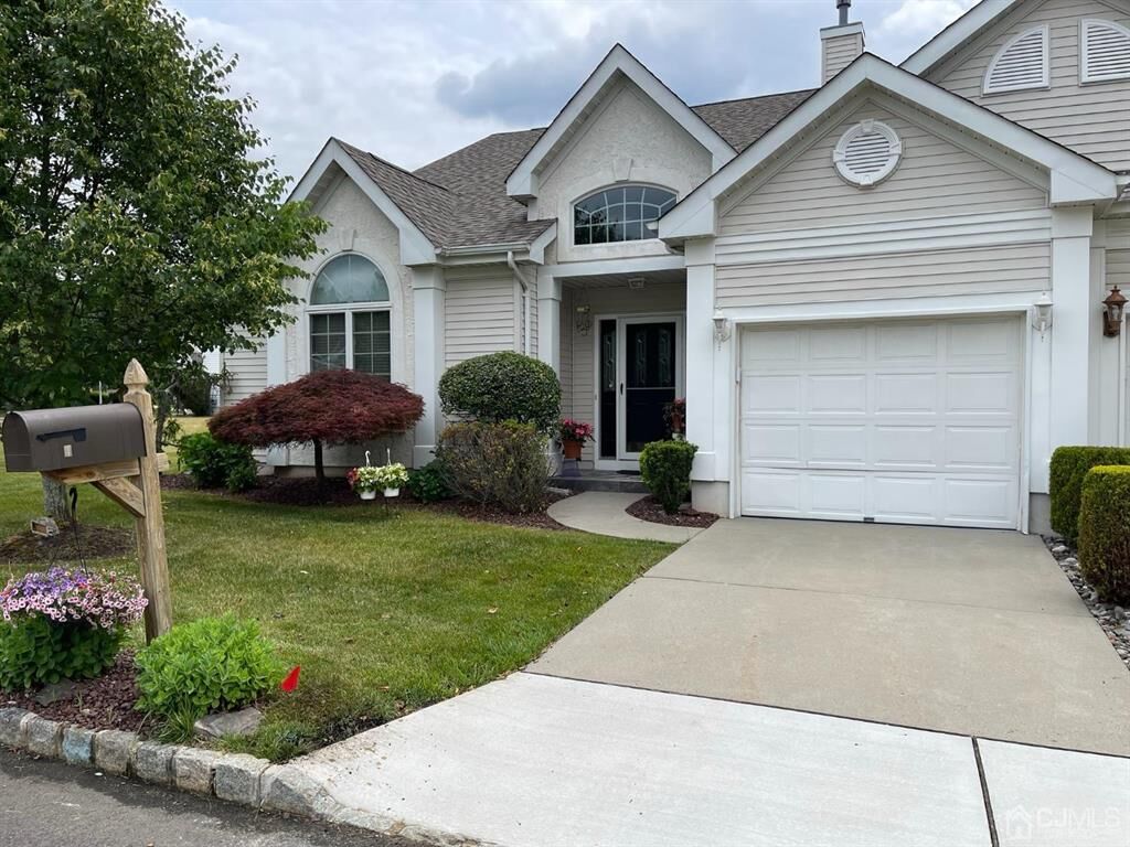 Property Photo:  4 Kingston Court  NJ 08831 
