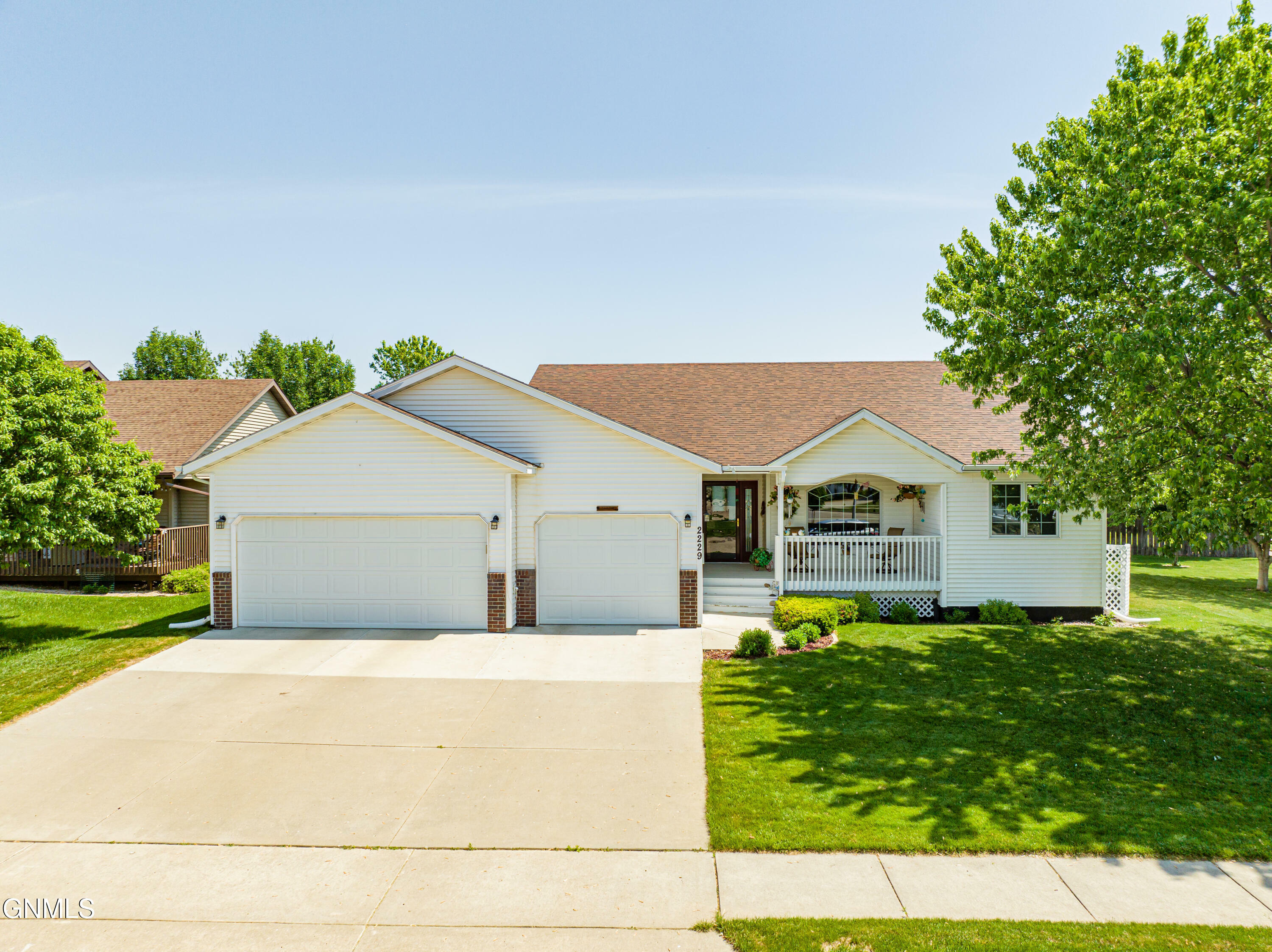 Property Photo:  2229 Santa Barbara Drive  ND 58504 