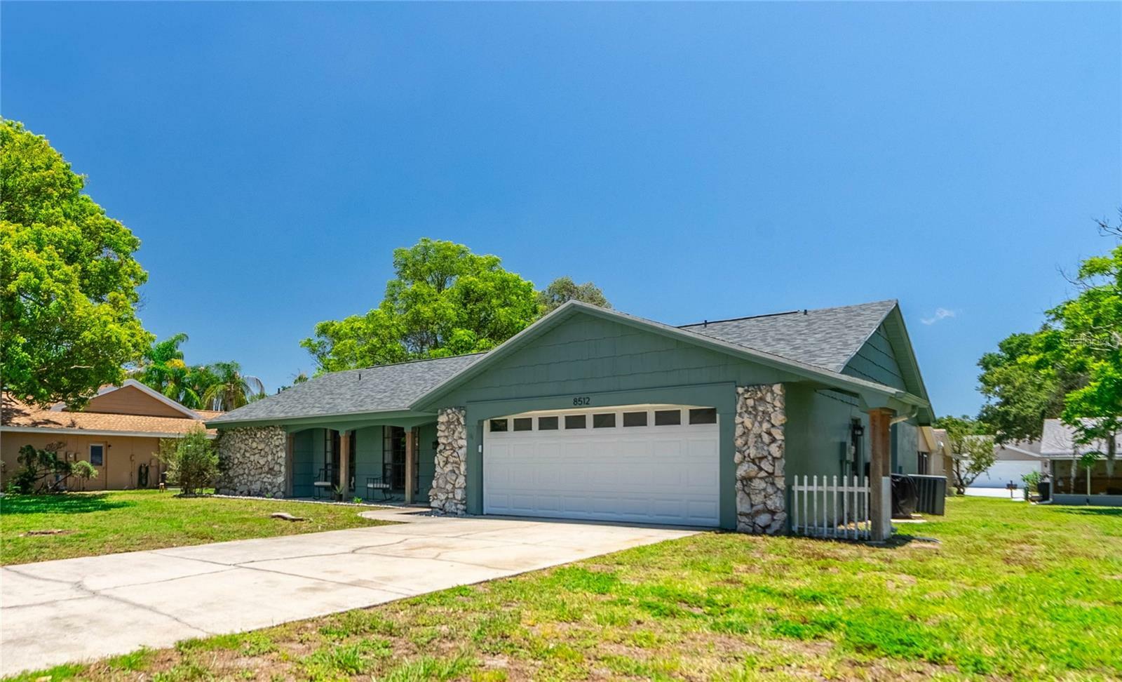 Property Photo: 8512 Forest Glade Drive FL 34667
