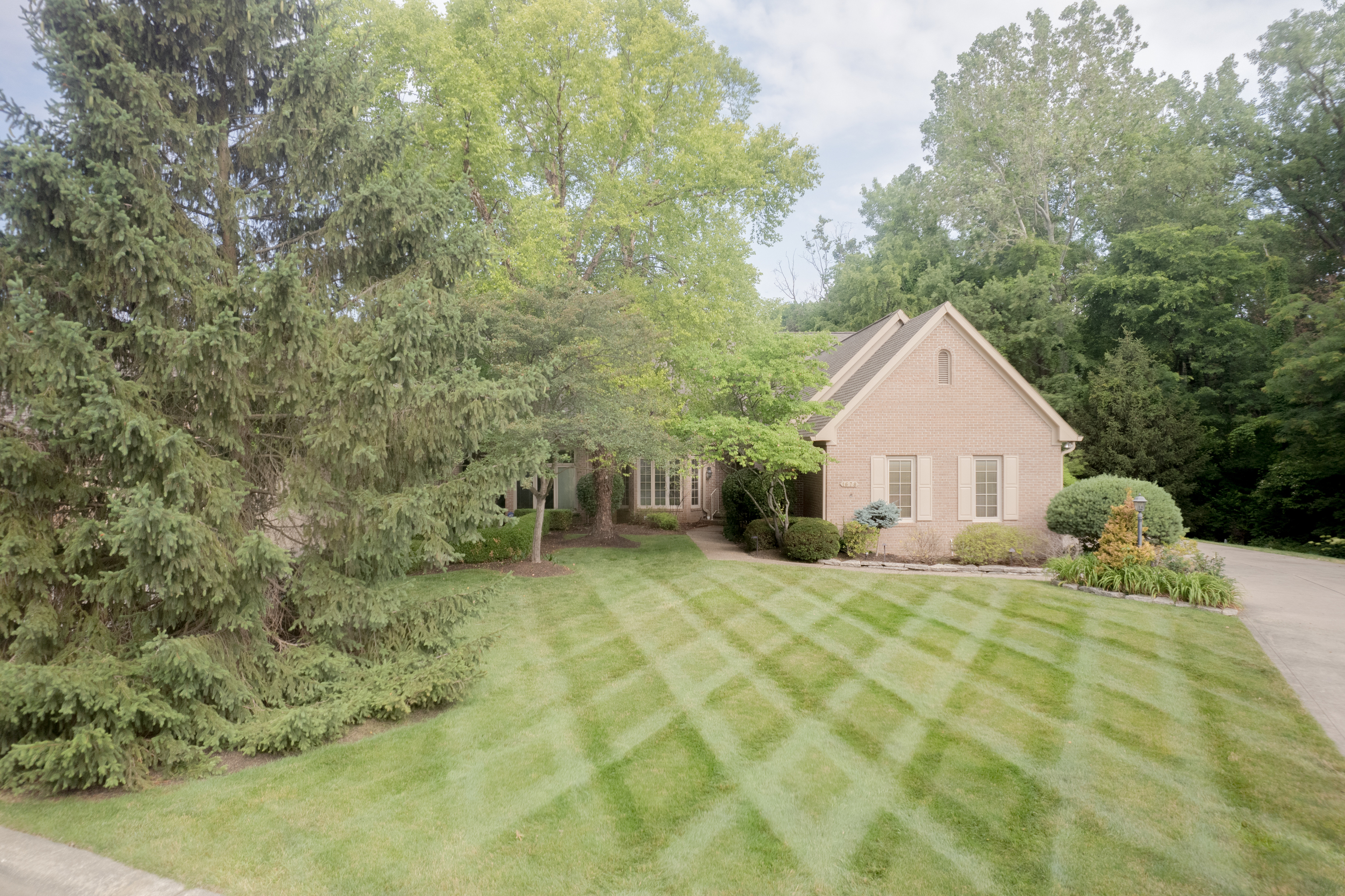 Property Photo:  1678 Ashwood Drive  IN 46143 