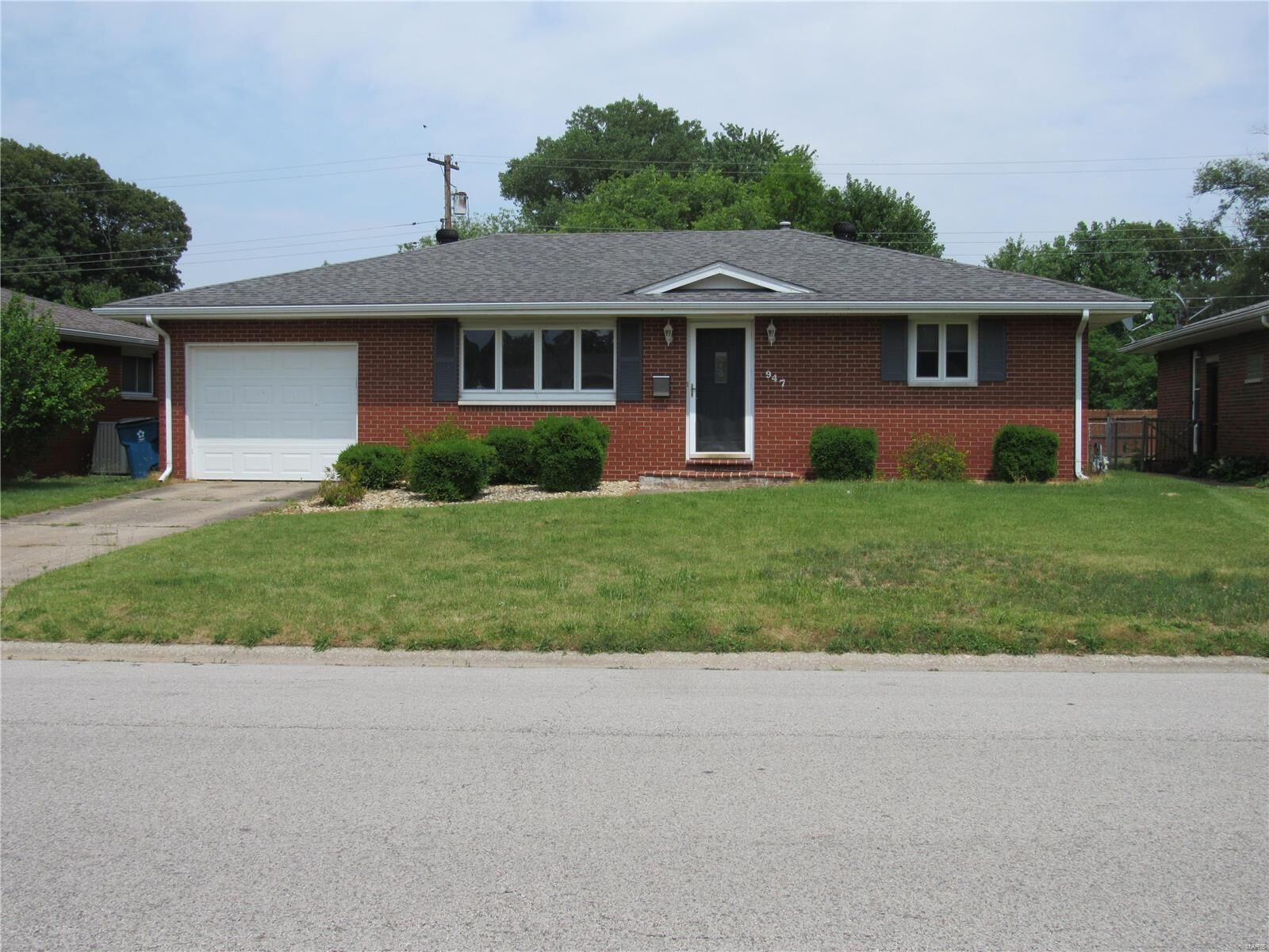 Property Photo:  947 Cedar Drive  IL 62095 