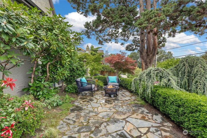 Property Photo:  2015 E Louisa Street  WA 98112 