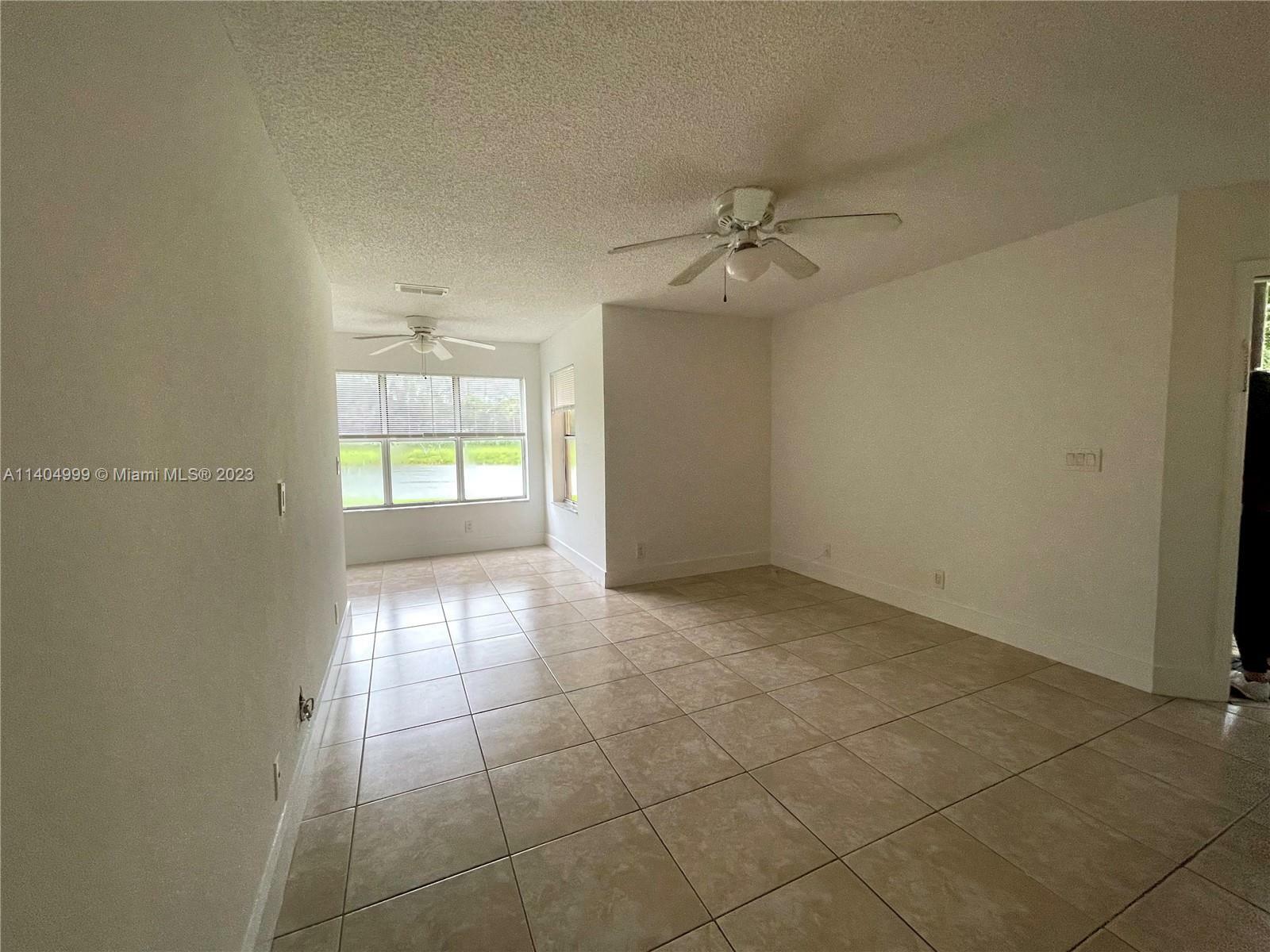 Property Photo:  3330 N Pinewalk Dr N 1618  FL 33063 