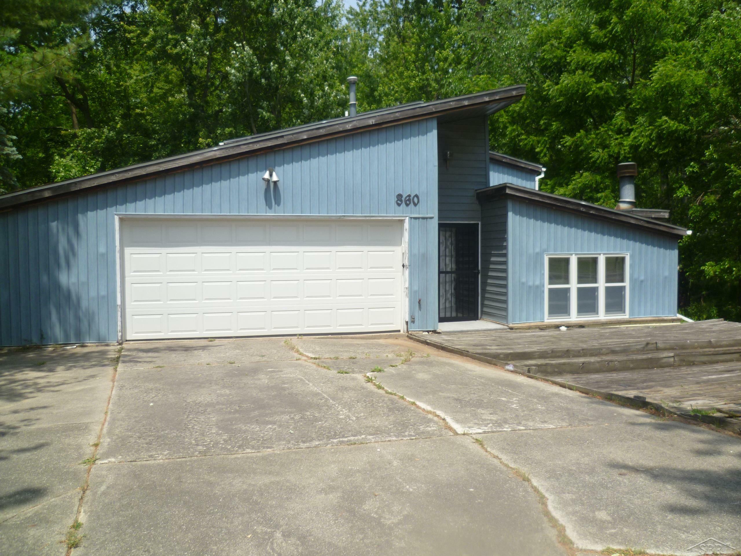 Property Photo:  860 W Walnut  MI 48655 