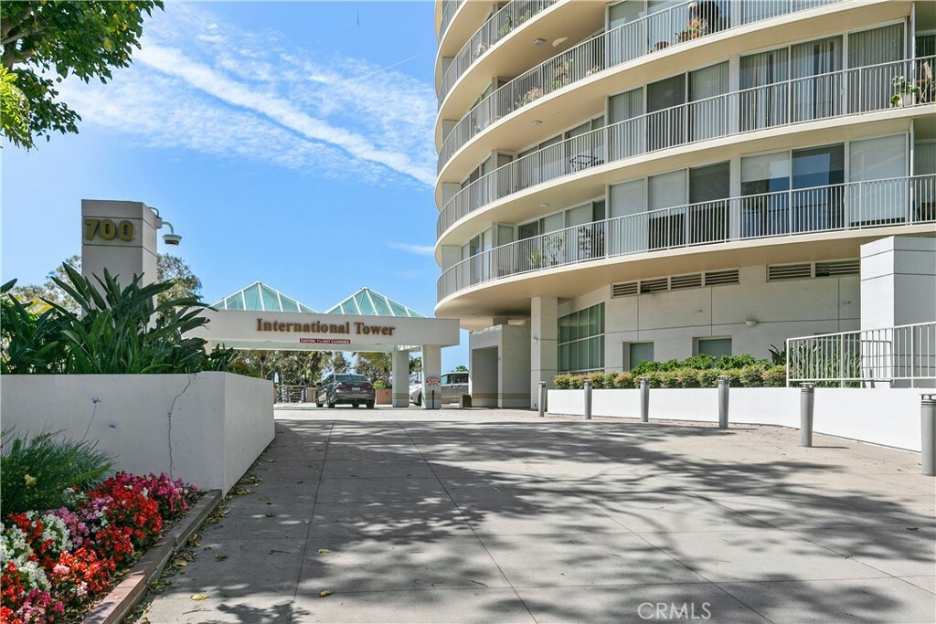 Property Photo:  700 E Ocean Boulevard 1004  CA 90802 