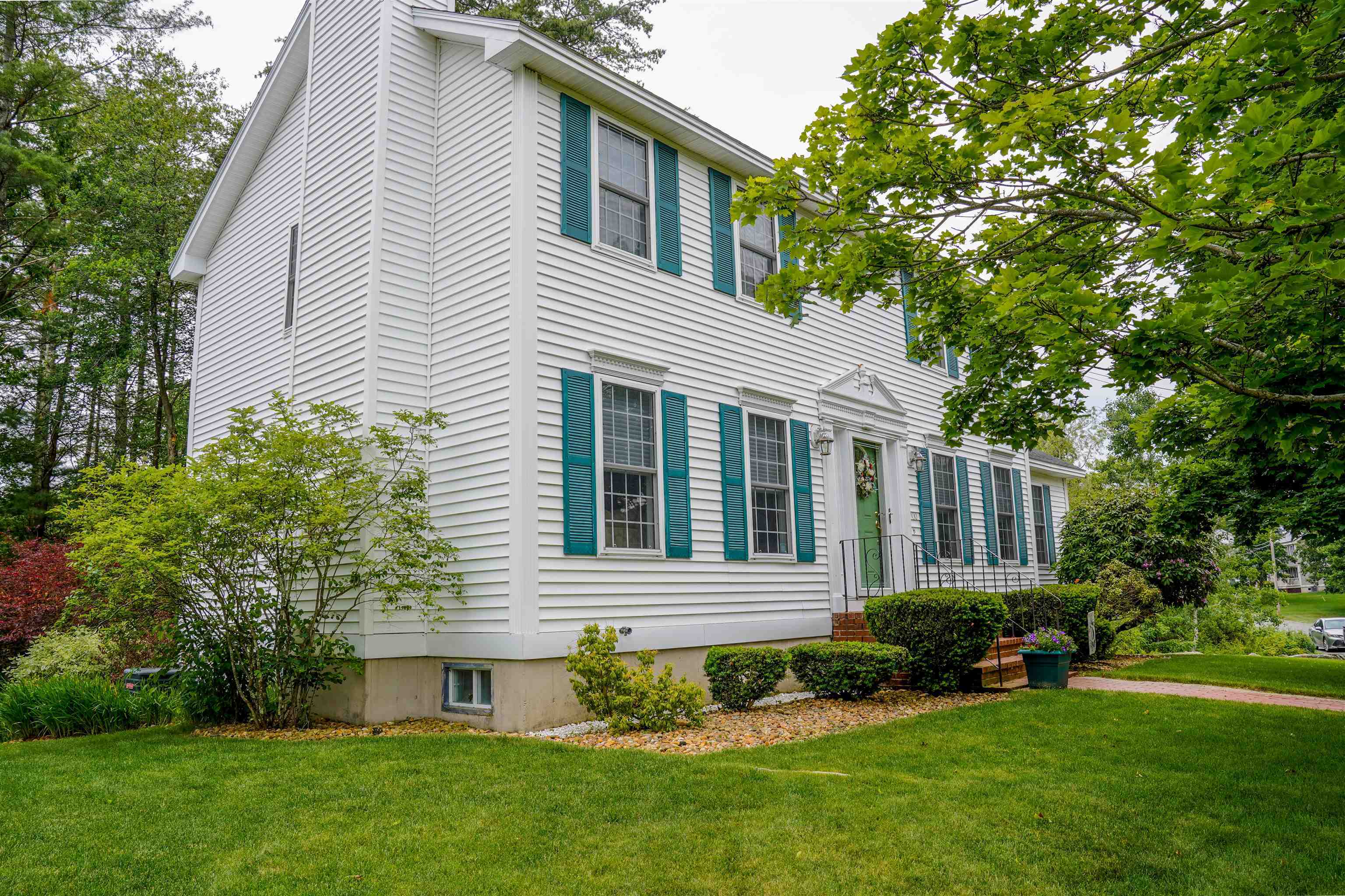 Property Photo:  100 Rosecliff Lane  NH 03109 