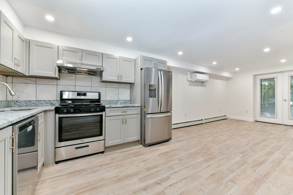 Property Photo:  34 Yarmouth St 1  MA 02116 