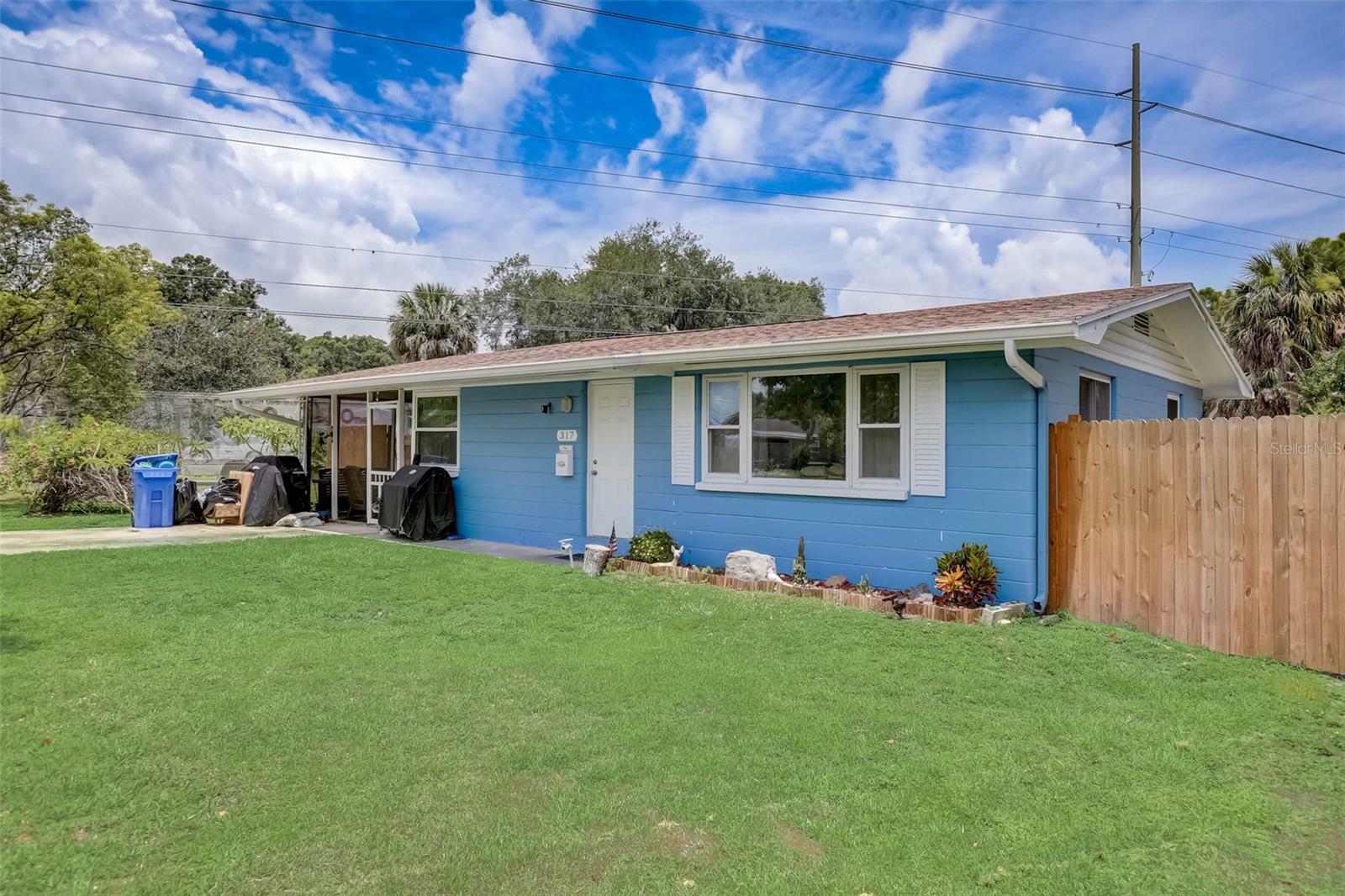 Property Photo:  317 4th Avenue SW  FL 33570 