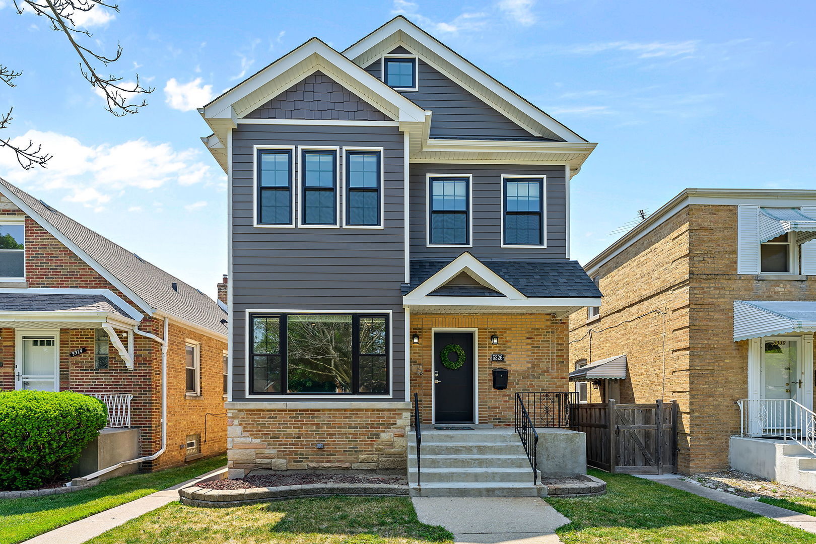 Property Photo: 5326 N Neenah Avenue IL 60656
