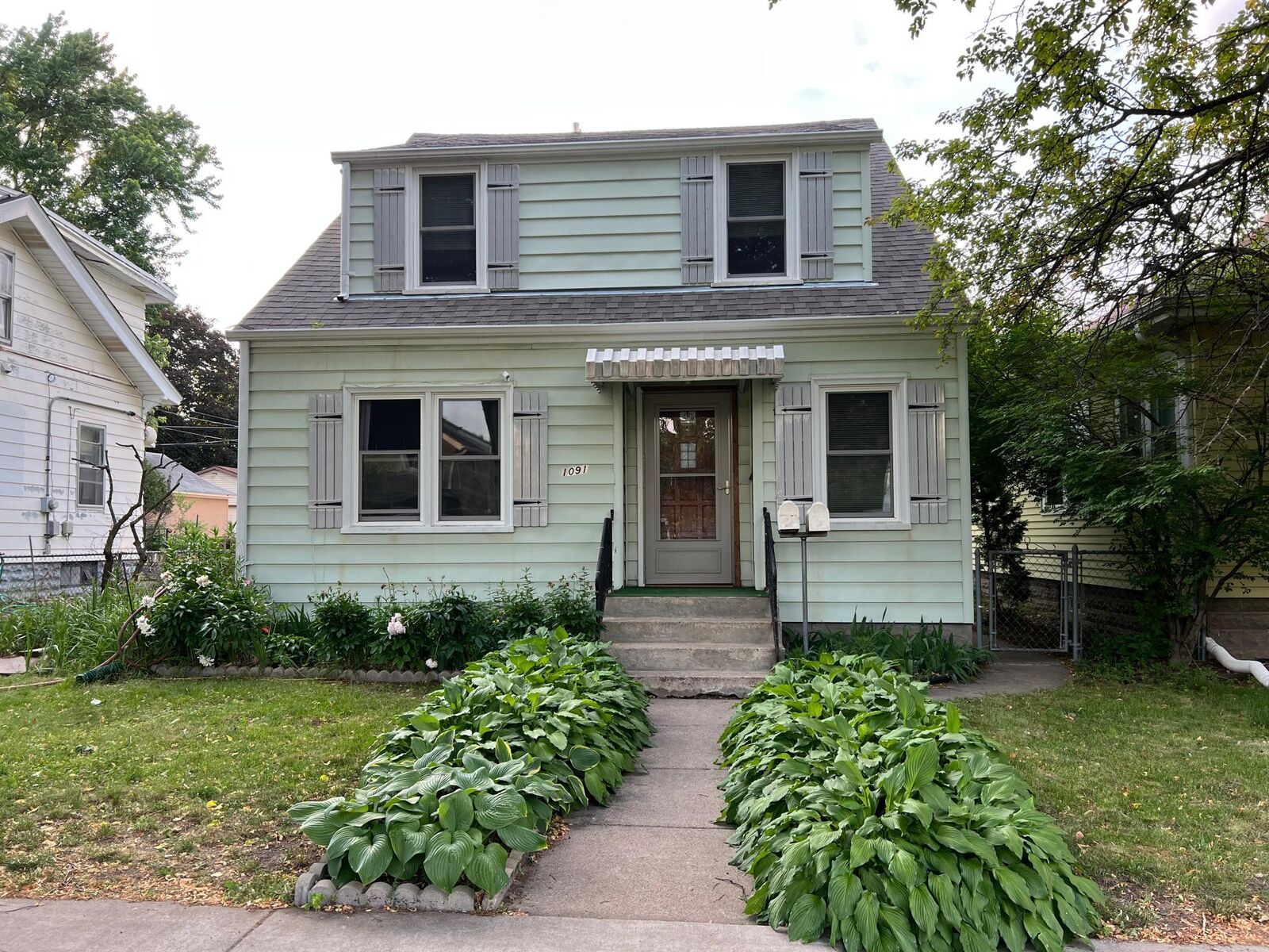 Property Photo:  1091 Jessamine Avenue E  MN 55106 