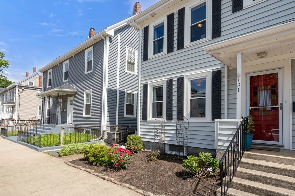 Property Photo: 121 Pond Street 3 MA 02451