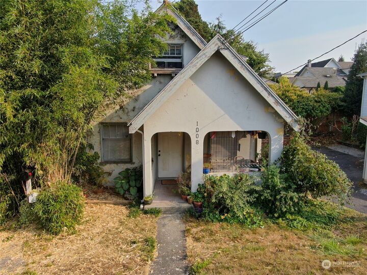 Property Photo:  1008 Clinton Street  WA 98225 
