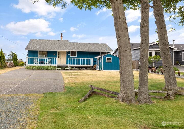 Property Photo: 3744 Shorewood Avenue WA 98253