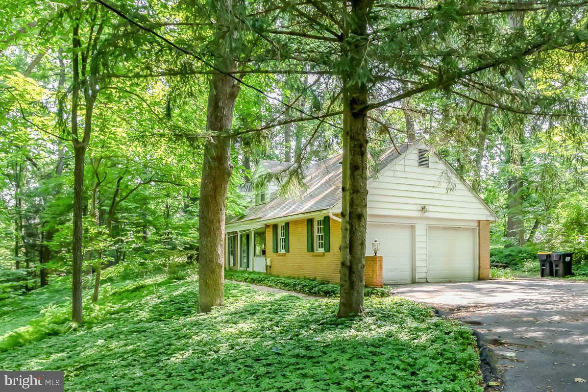 Property Photo: 653 Woodview Drive DE 19707
