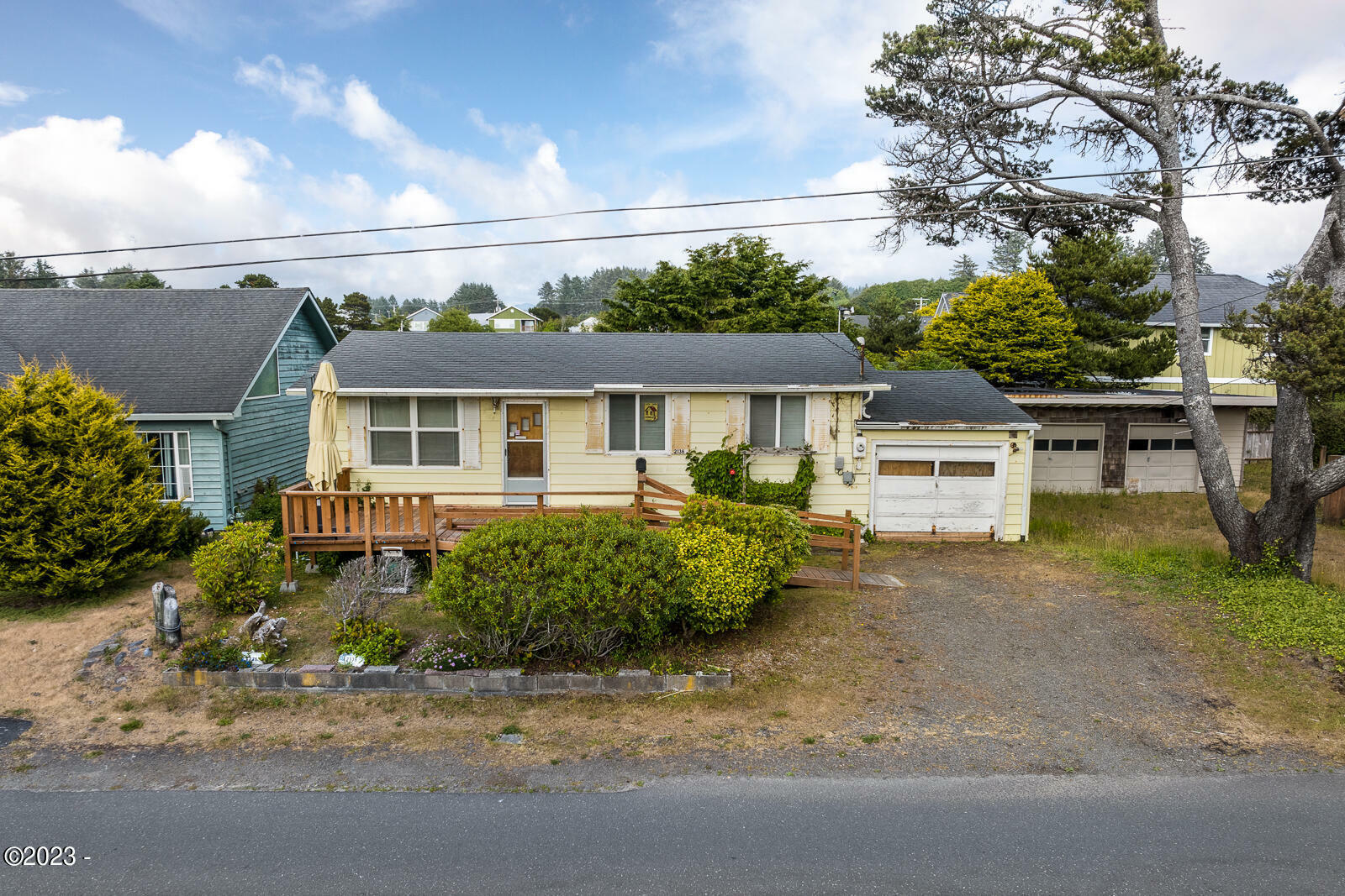 Property Photo:  2136 NW Jetty Ave  OR 97367 