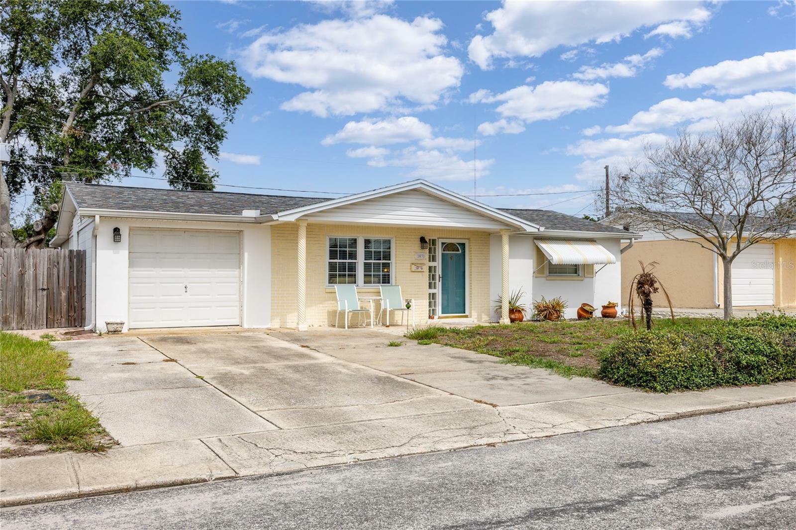 Property Photo:  1031 Cornwall Drive  FL 34691 