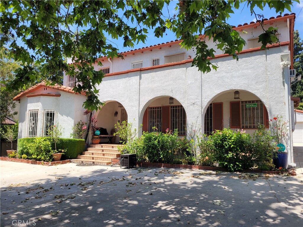 Property Photo: 341 W Kenneth Road CA 91202