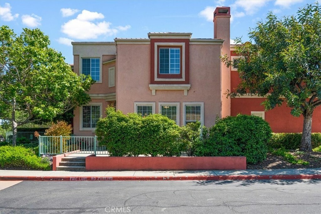 Property Photo:  925 Lawrence Drive  CA 93401 