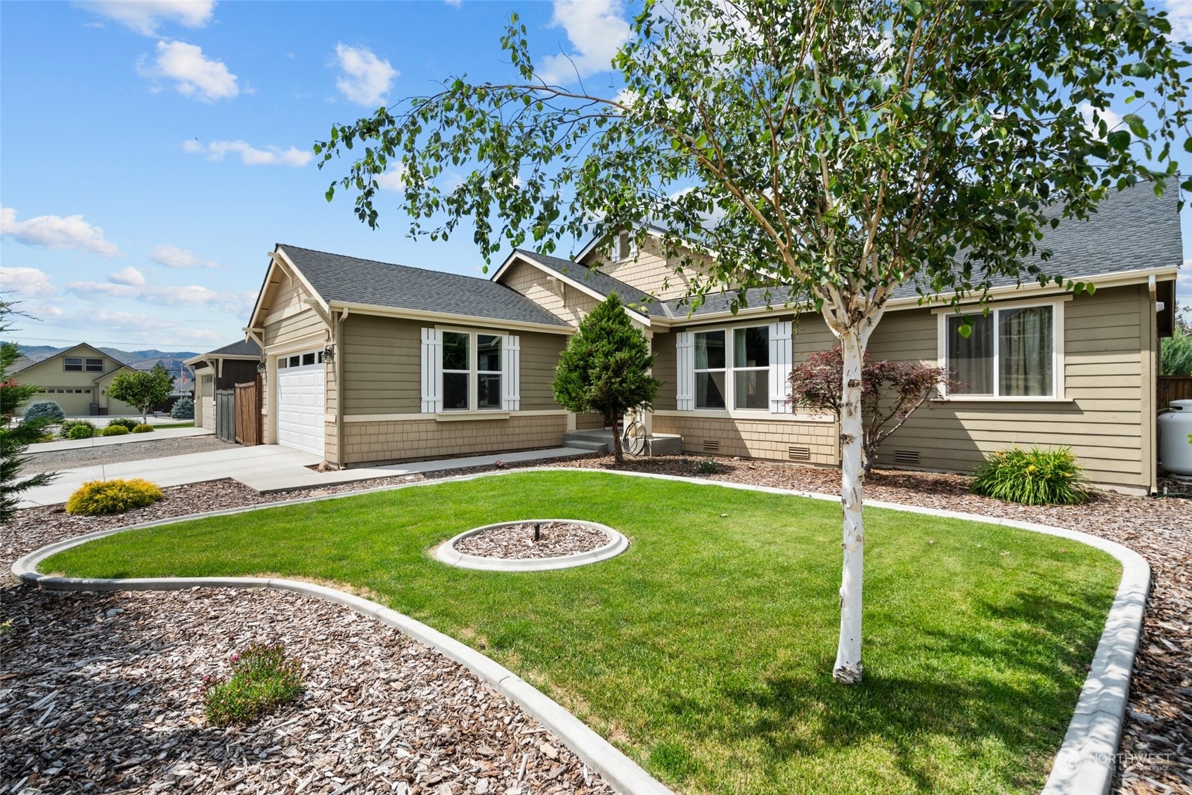 Property Photo: 1747 S Blanchard Loop WA 98802