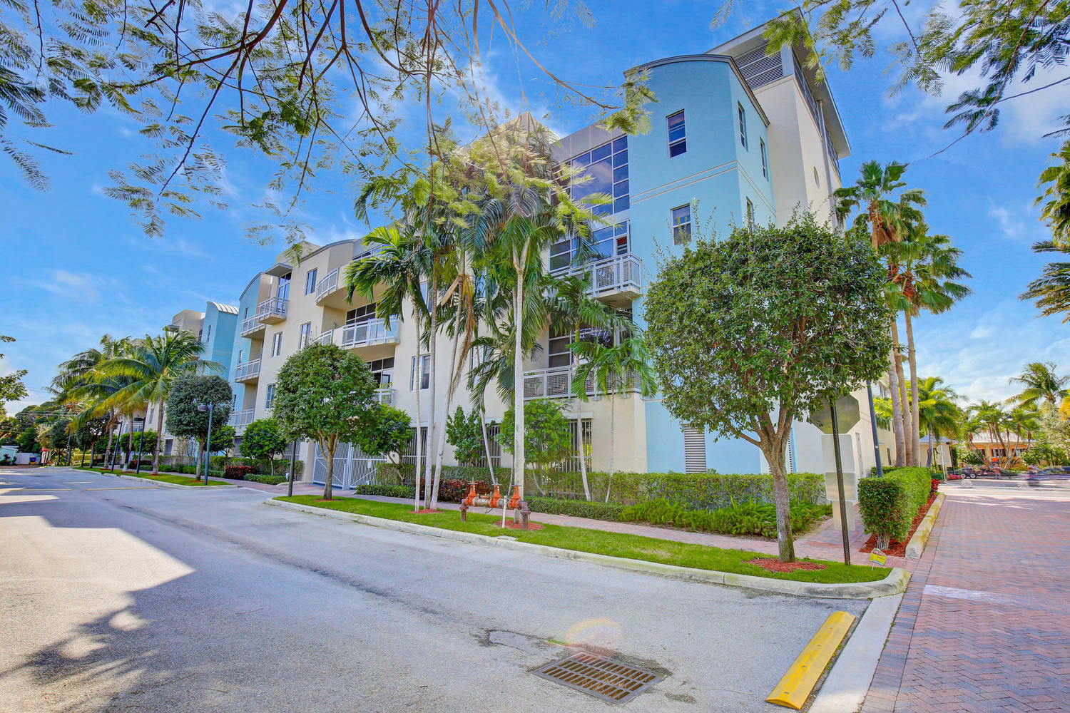 Property Photo: 365 SE 6th Avenue 309 FL 33483