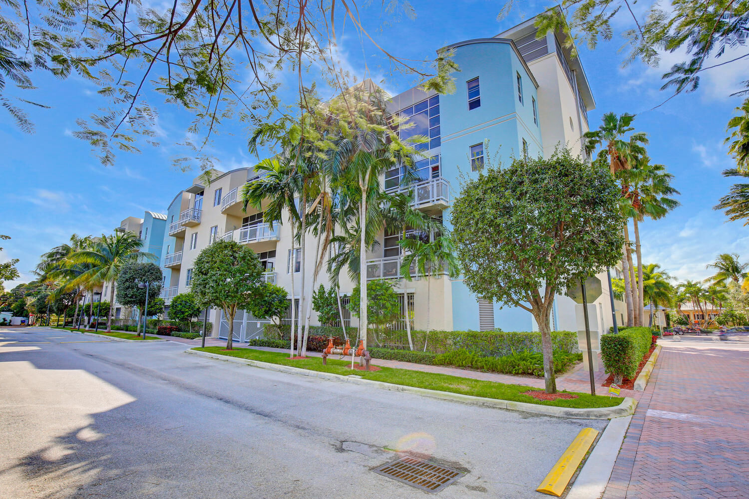 Property Photo:  365 SE 6th Avenue 309  FL 33483 