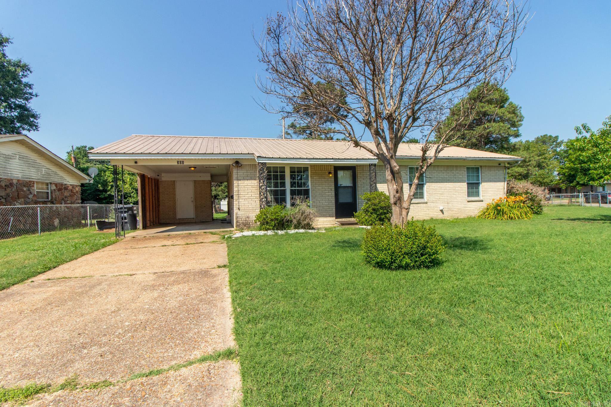 Property Photo:  300 Delta Avenue  AR 72472 