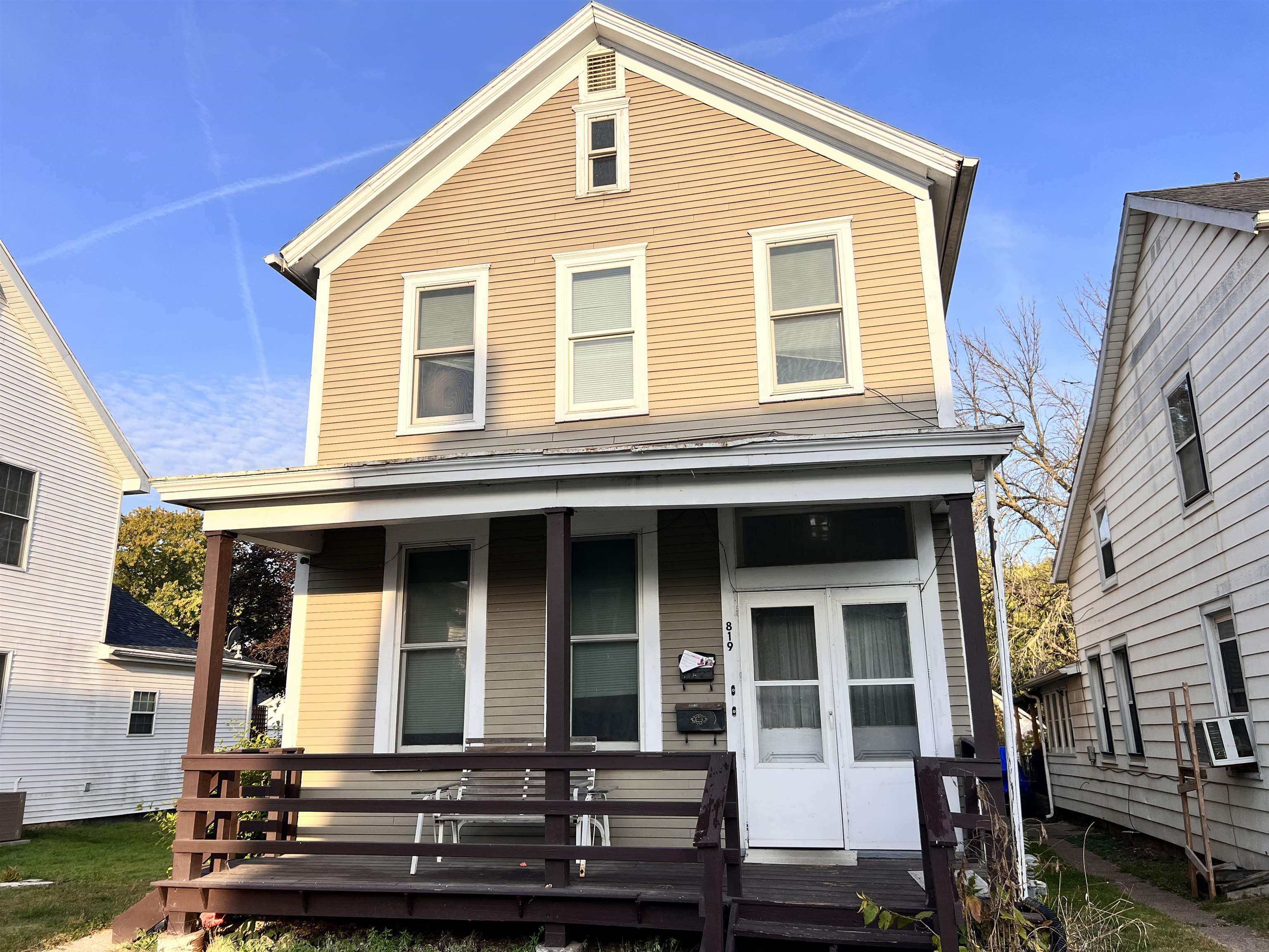 Property Photo:  819 Rhomberg Avenue  IA 52001 