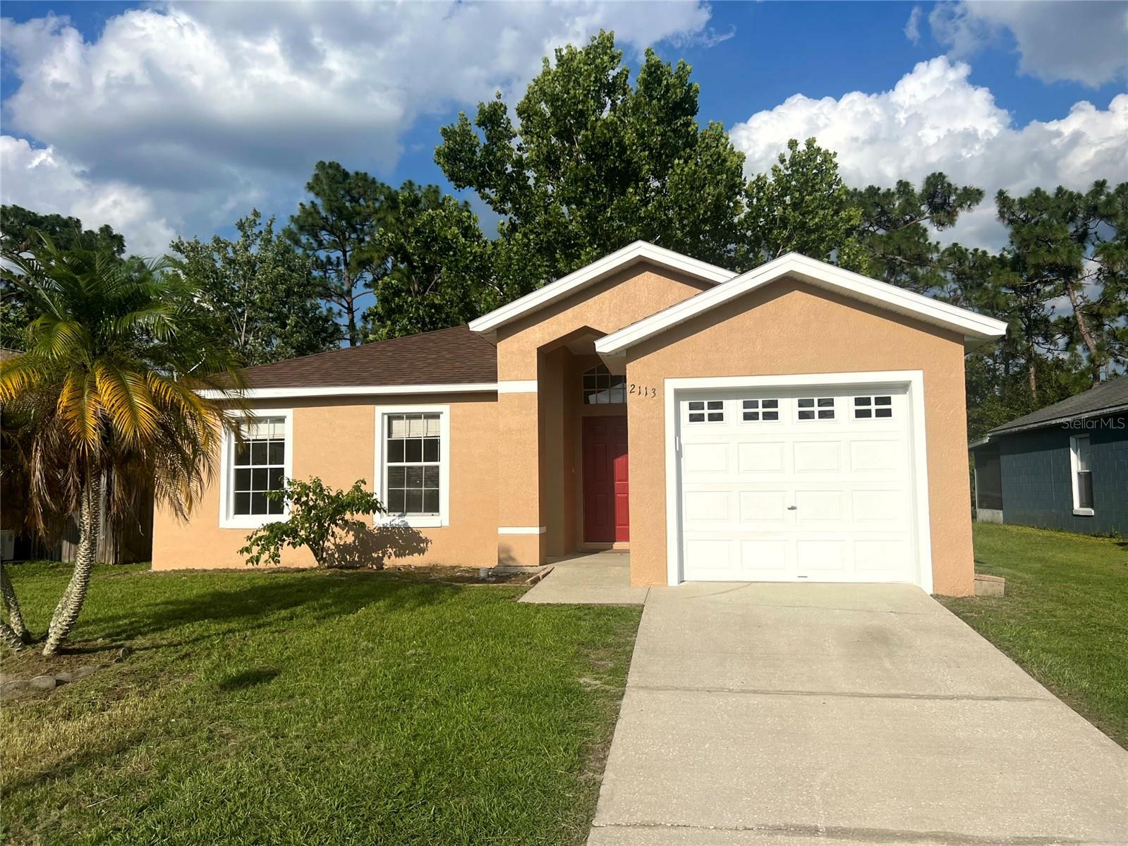 Property Photo:  2113 Hannah Lane  FL 32826 