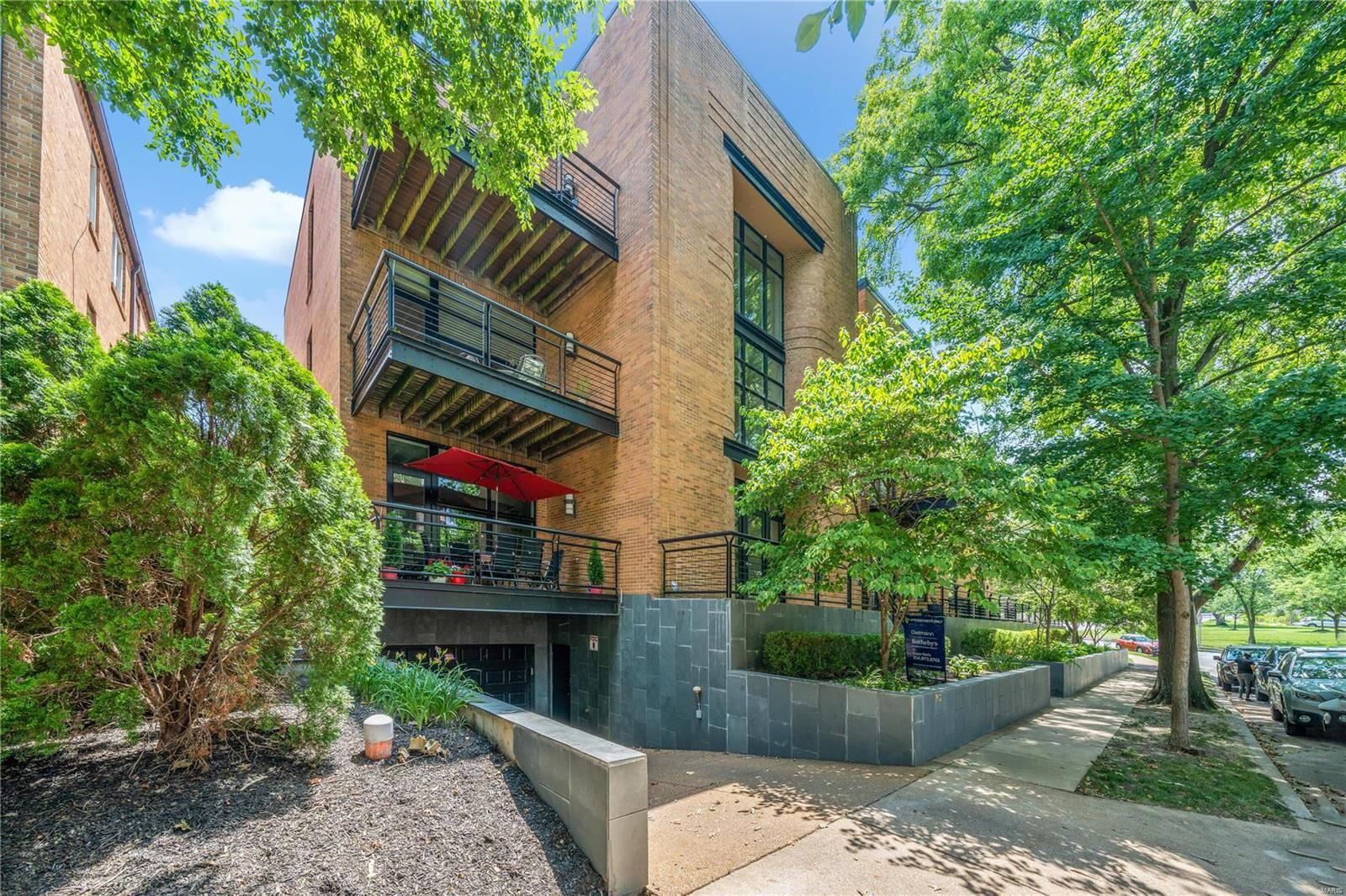 Property Photo:  7542 Cromwell Avenue 2C  MO 63105 