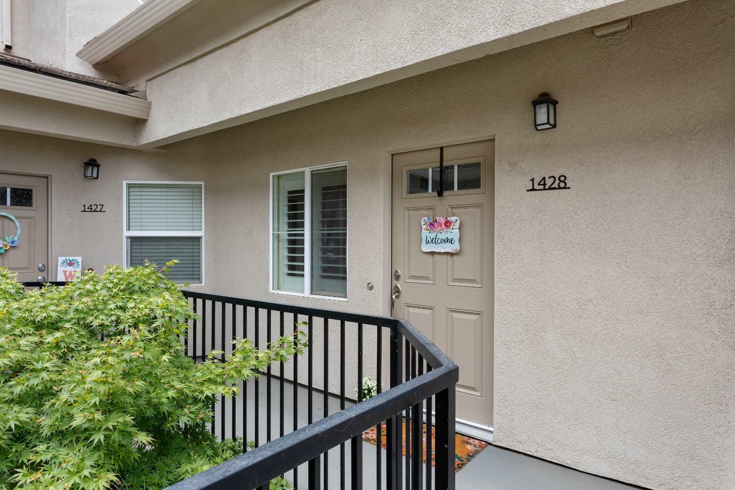 Property Photo:  1400 Moon Circle 1428  CA 95630 