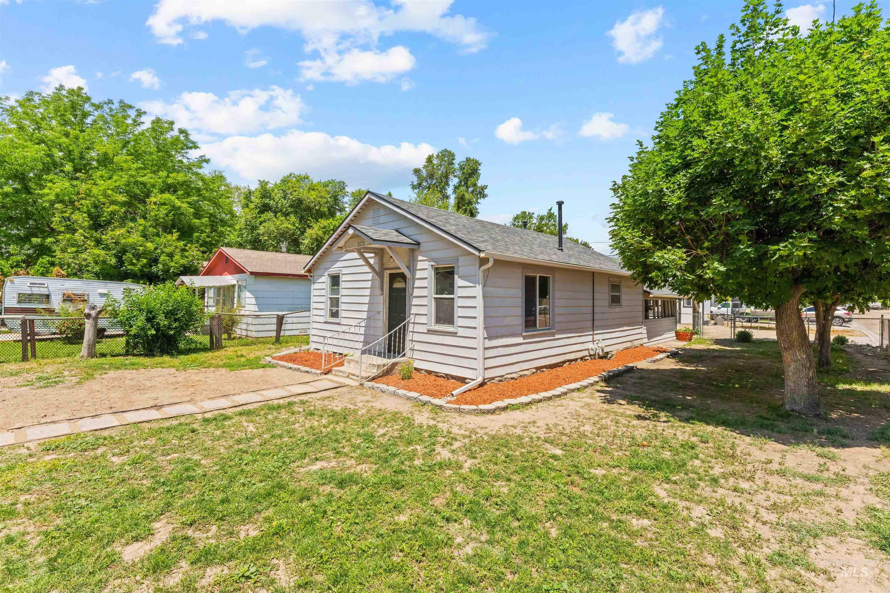 323 E Chicago St  Caldwell ID 83605 photo