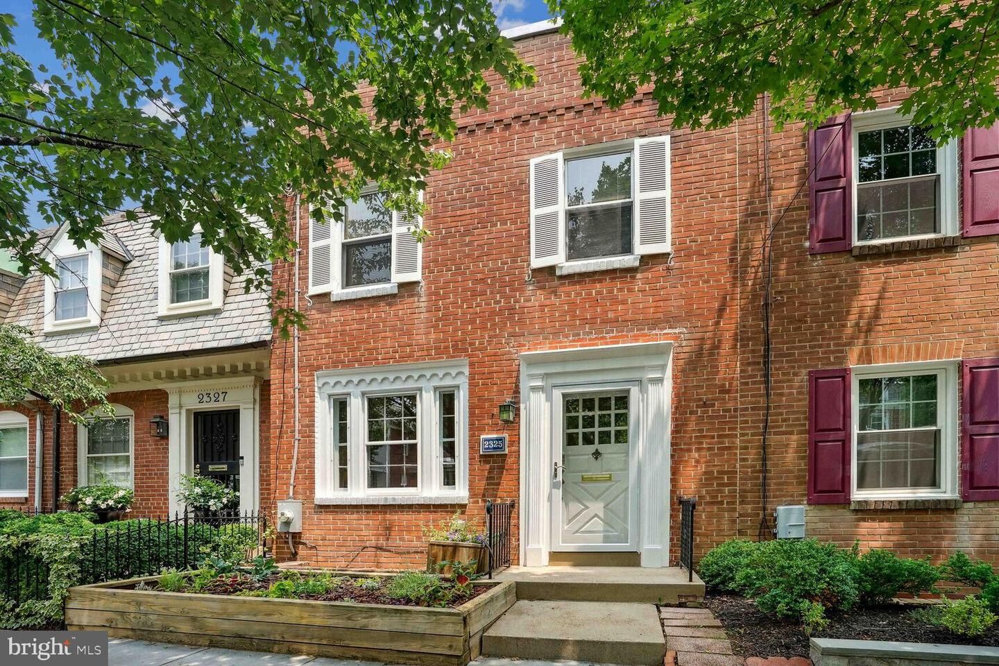 Property Photo:  2325 Huidekoper Place NW  DC 20007 