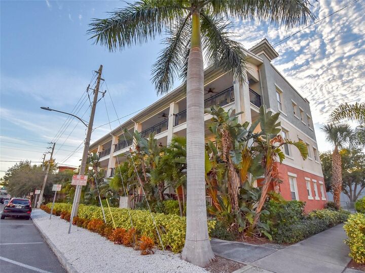 Property Photo: 201 6th Street S 203 FL 33701