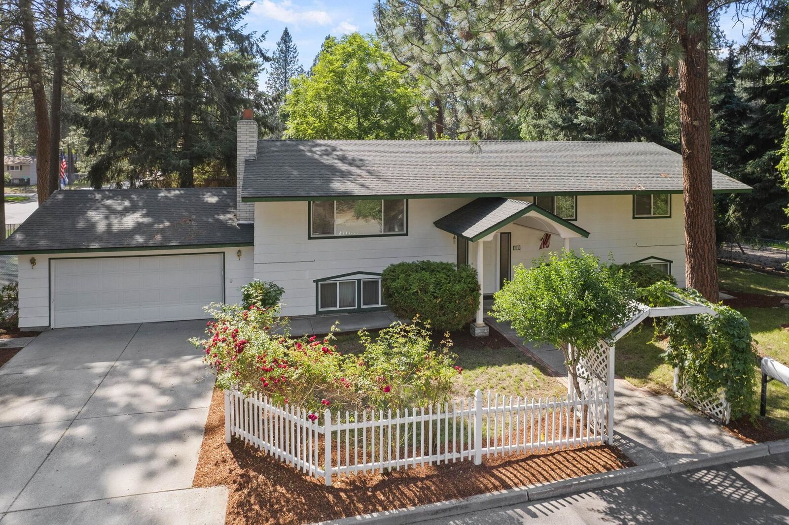 Property Photo: 922 S Mariam St WA 99206