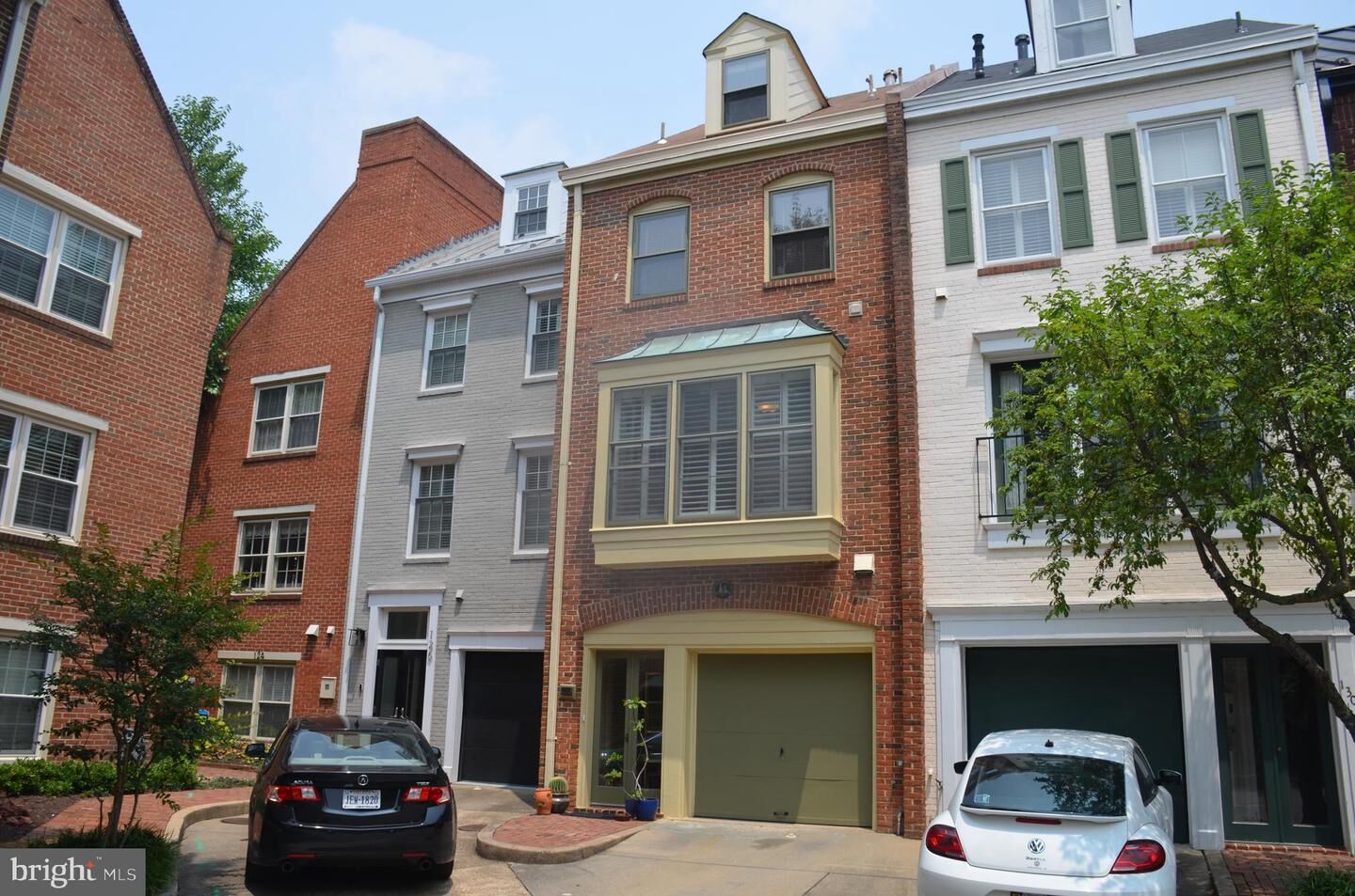 Property Photo:  128 Waterford Place  VA 22314