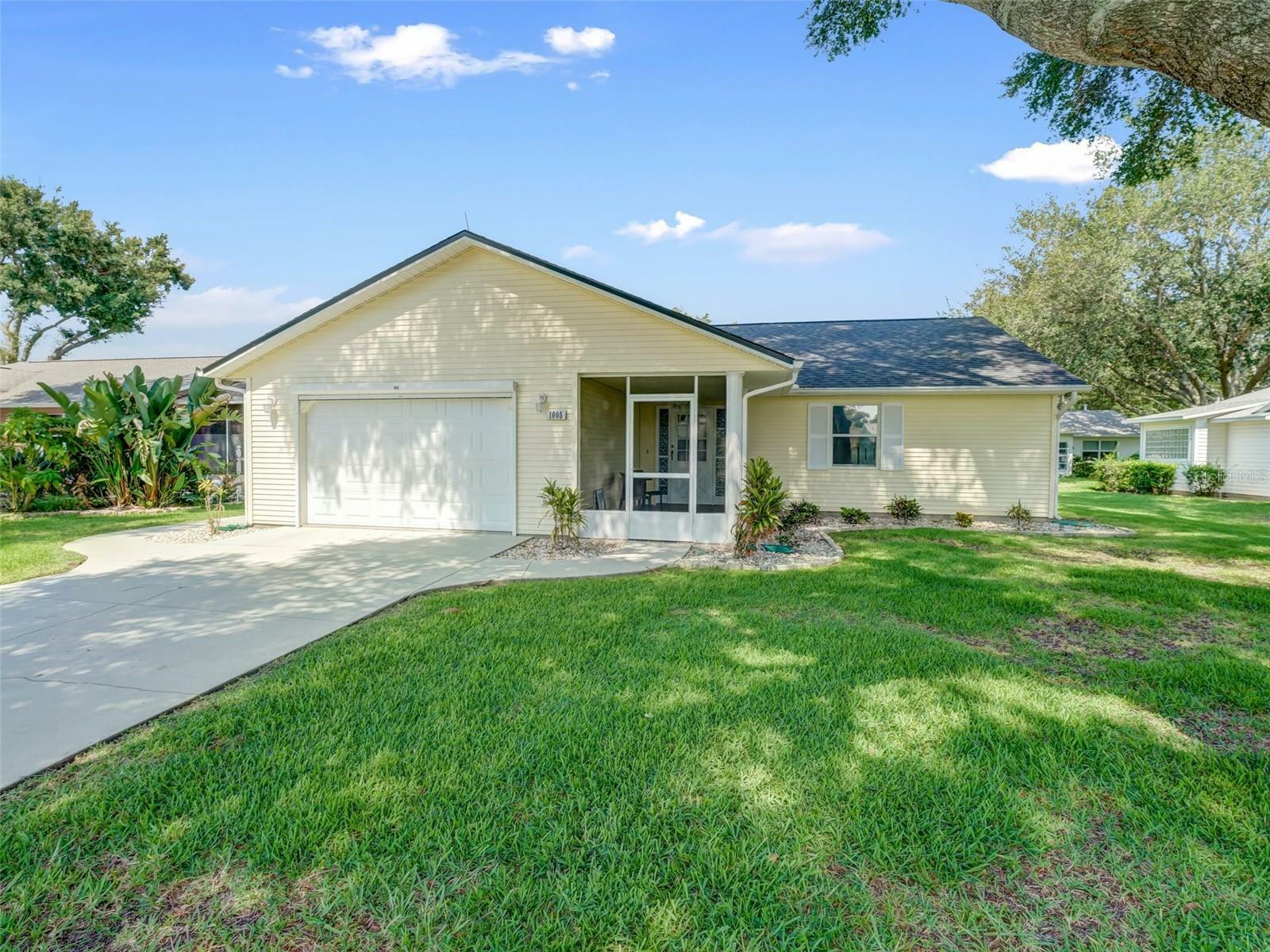 Property Photo:  1005 Dundee Circle  FL 34788 