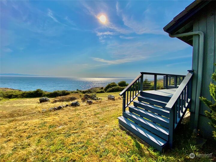 Property Photo:  155 Land'S End Lane  WA 98250 