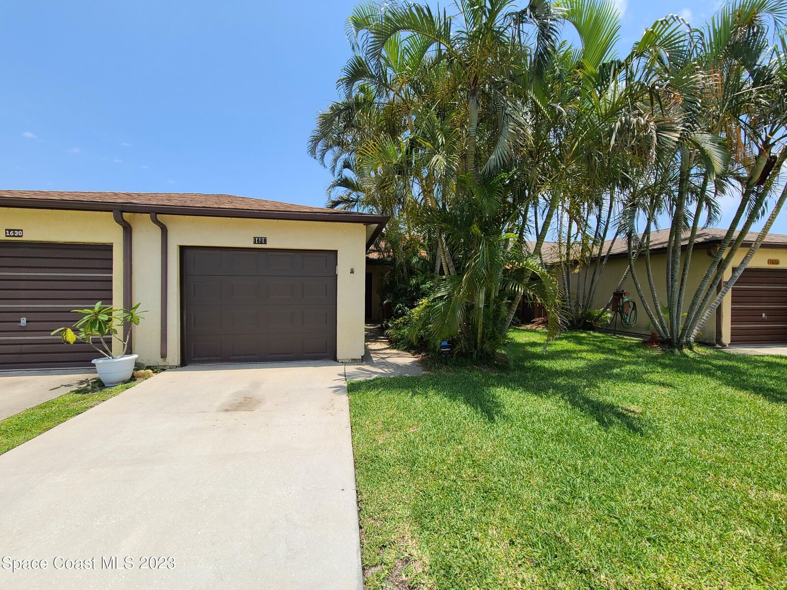 Property Photo: 1628 Gable Court FL 32953