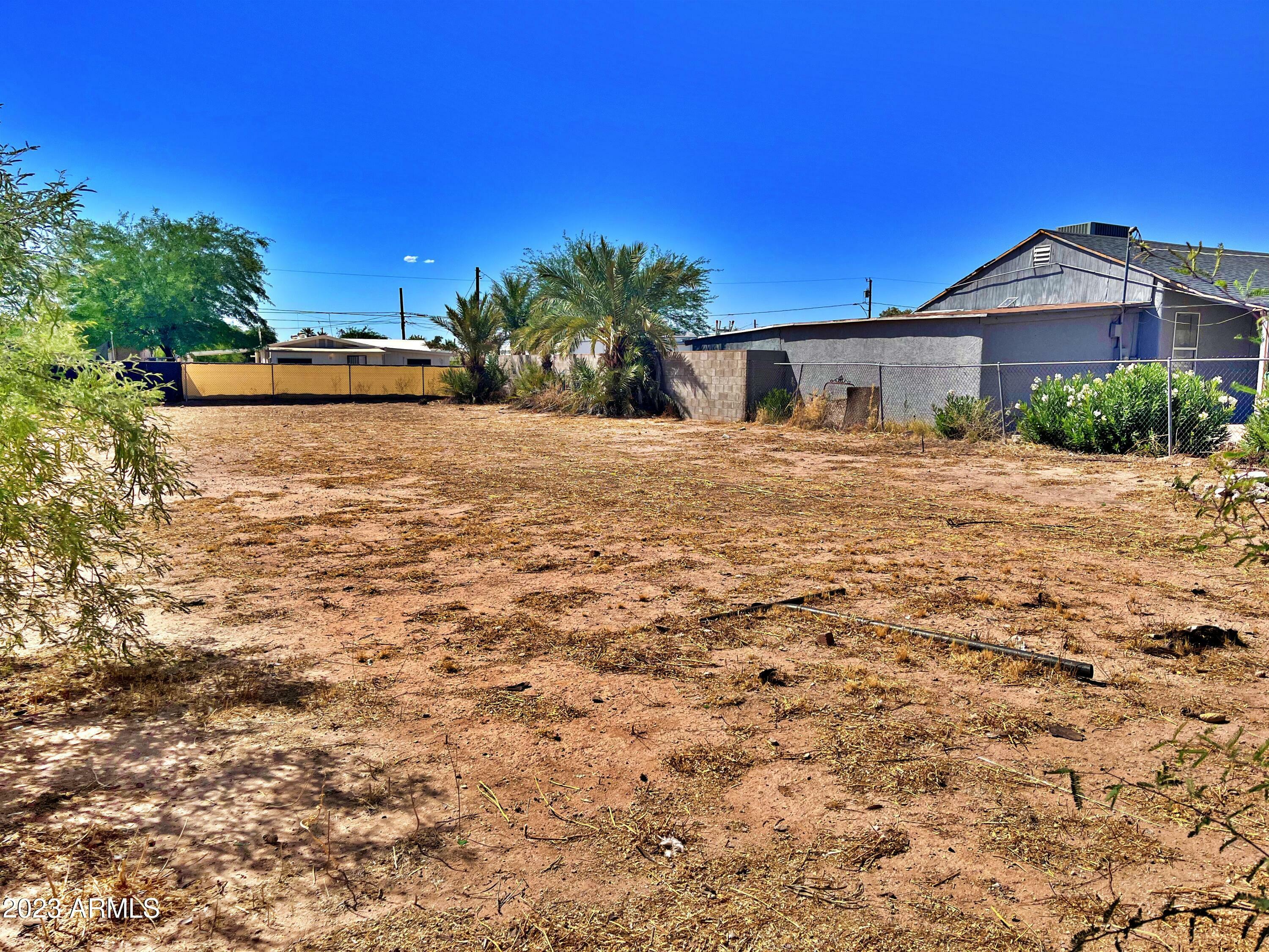 Property Photo:  313 S Top And Bottom Street -  AZ 85122 