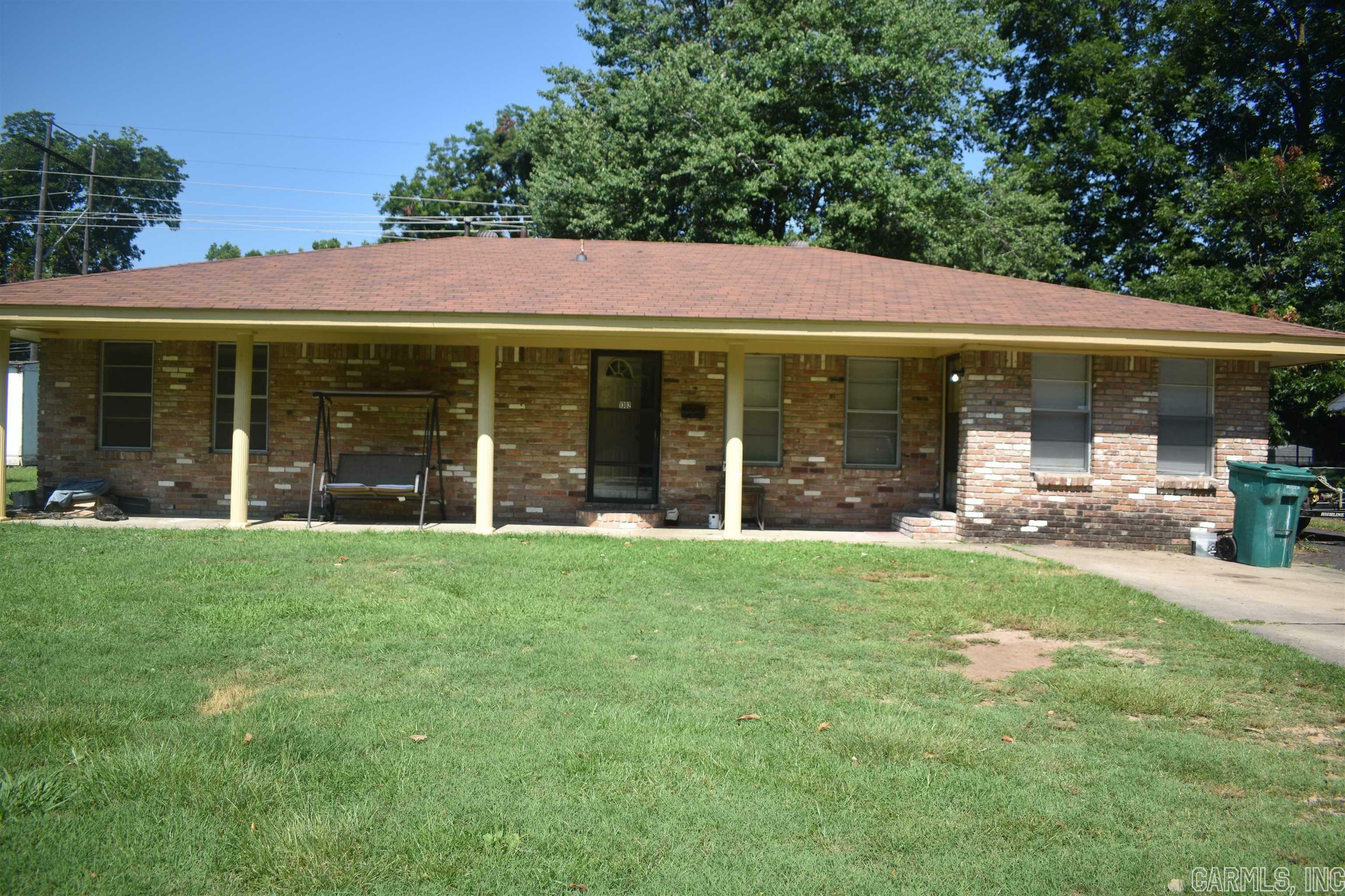 Property Photo:  1302 Brentwood  AR 71601 