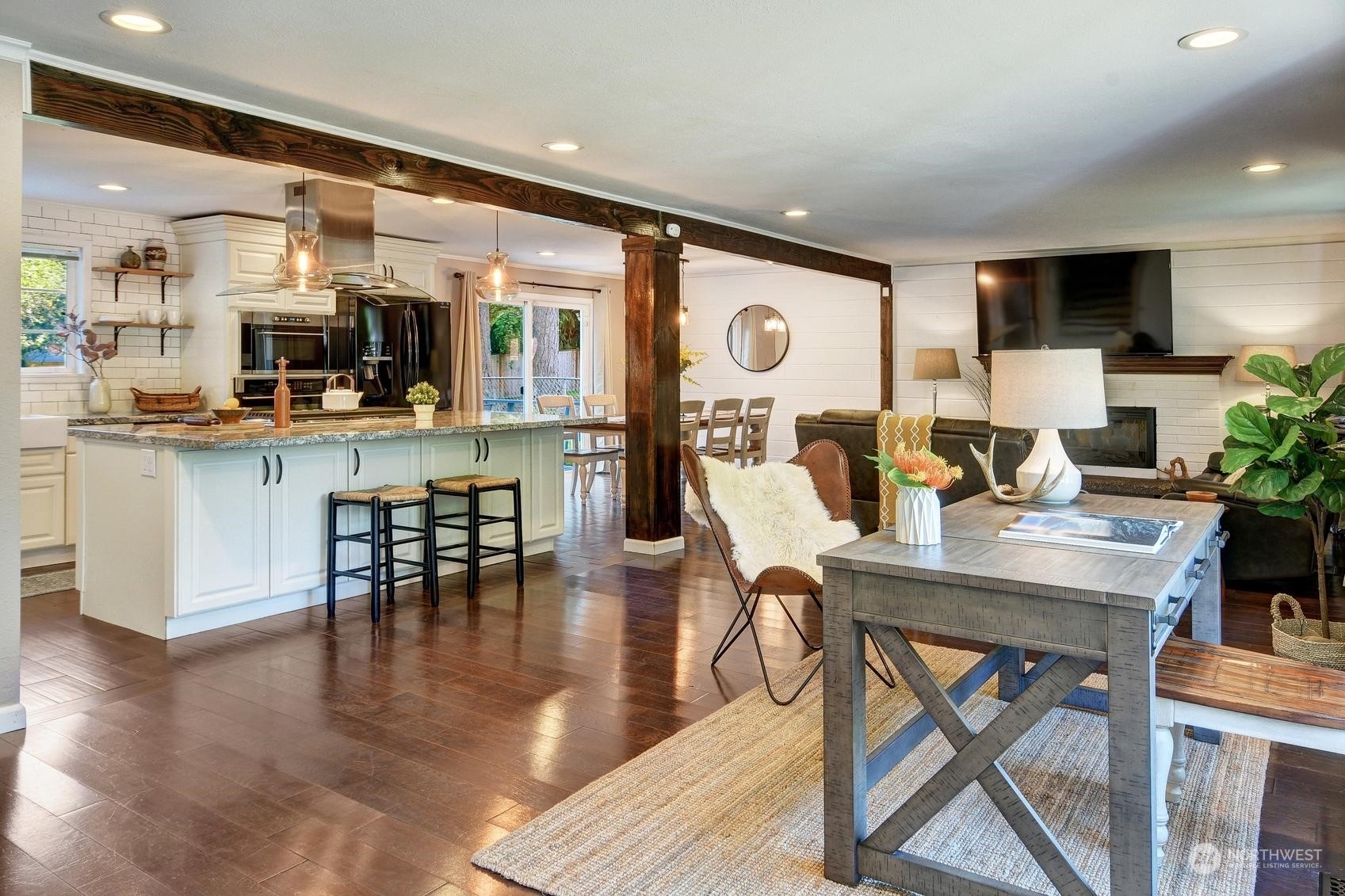 Property Photo: 218 Meadow Place SE WA 98208