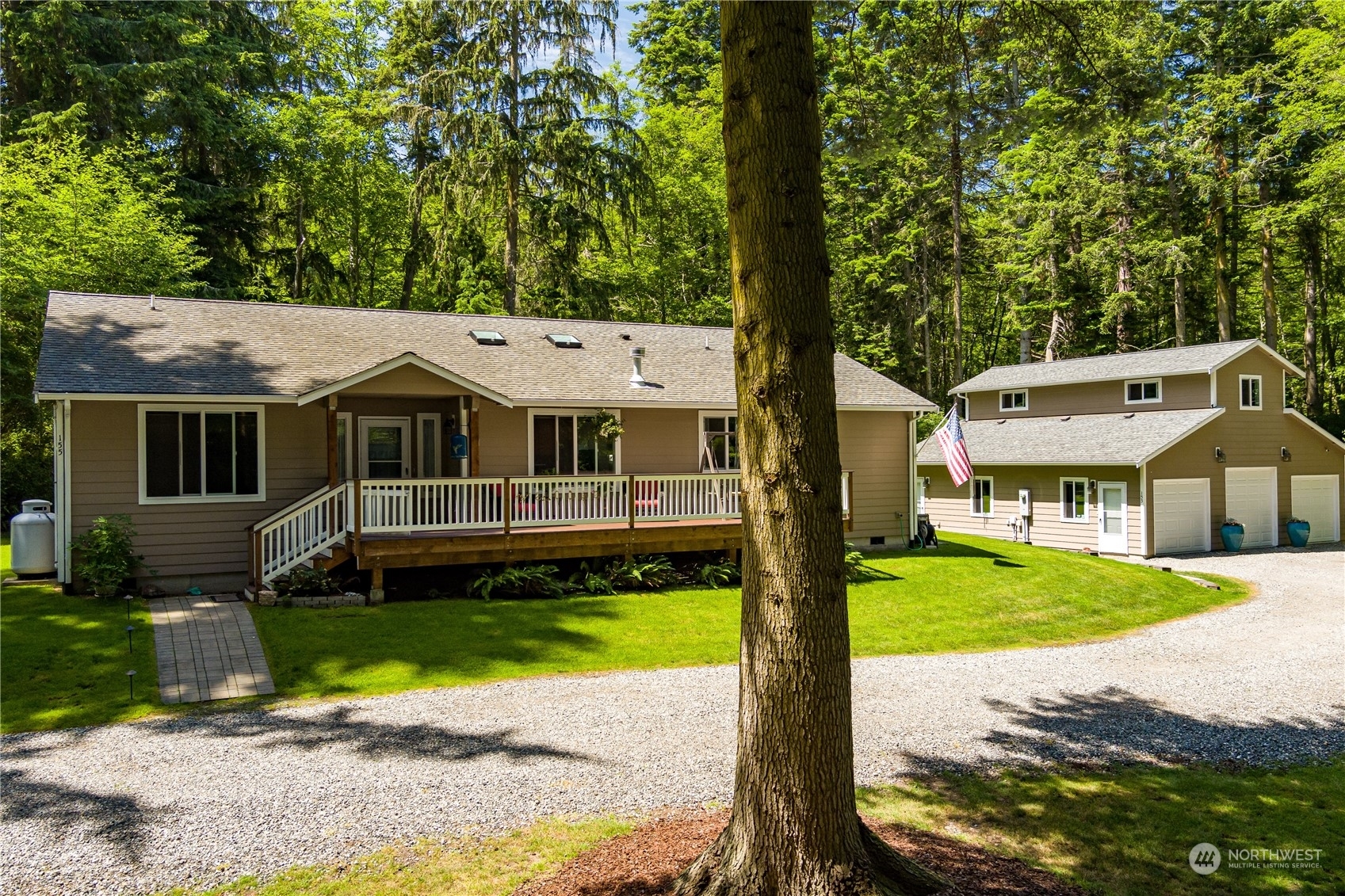 Property Photo:  155 Lake Wood Place  WA 98277 