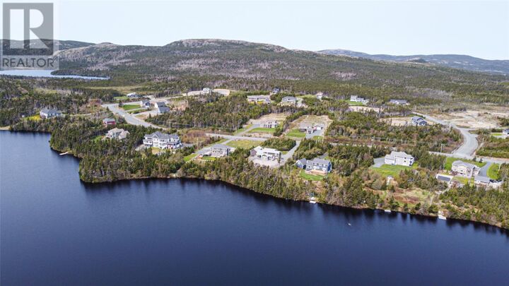 13-15 Mountain Crescent — photo 1