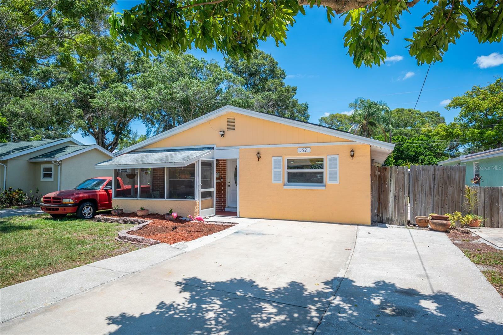 Property Photo:  5521 Crissman Drive N  FL 33714 