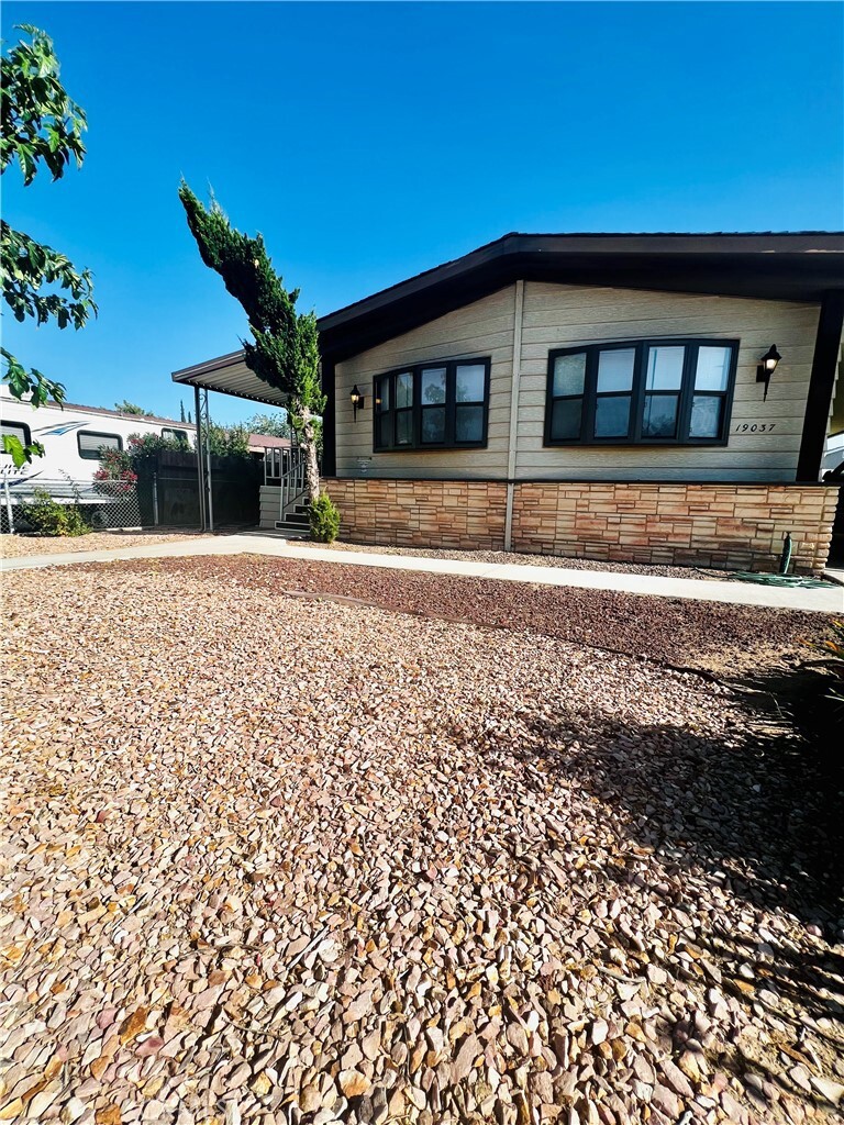 Property Photo: 19037 Lindsay Street CA 92345