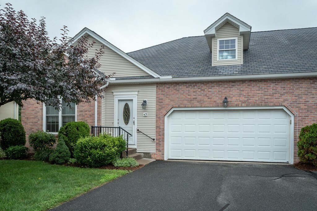 Property Photo: 43 Wynnfield Cir 43 MA 01077