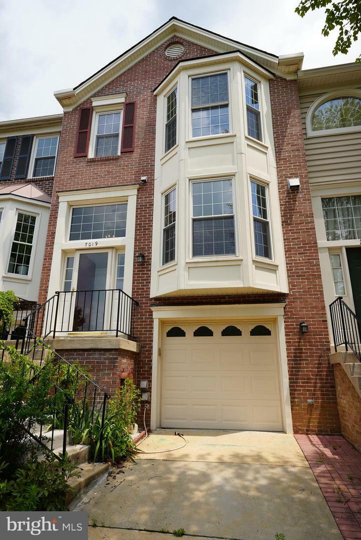 Property Photo:  7019 Ashleigh Manor Court  VA 22315 