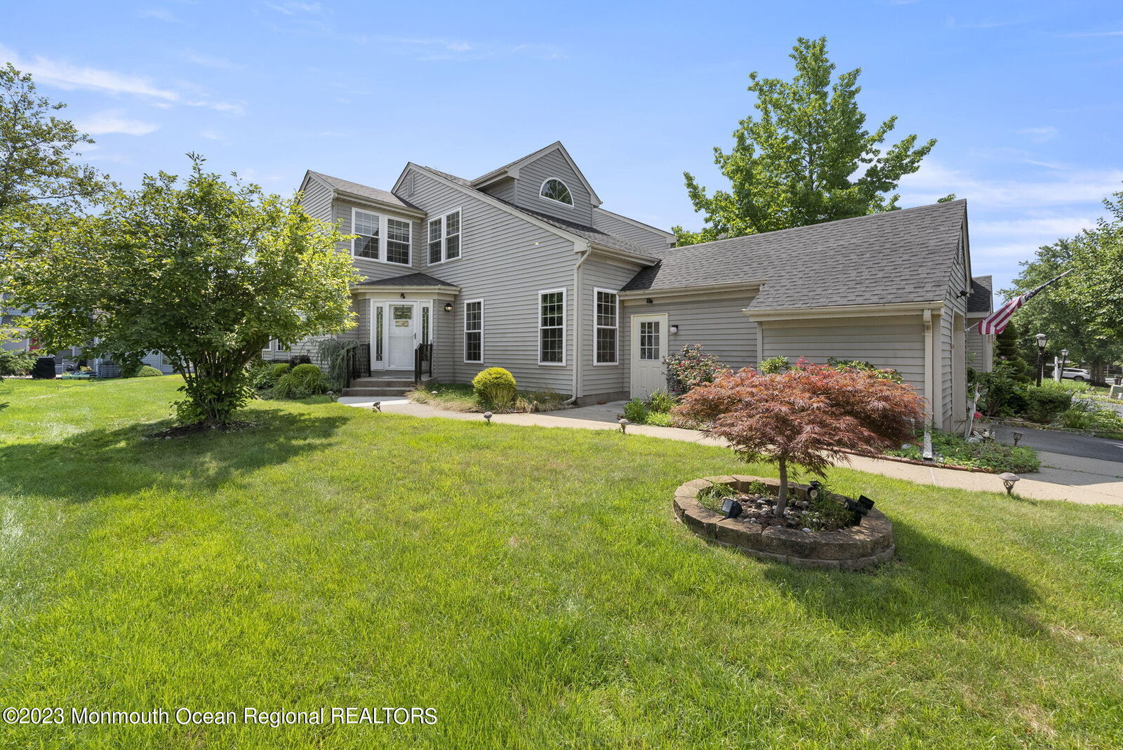 Property Photo:  17 James Buchanan Drive  NJ 08831 