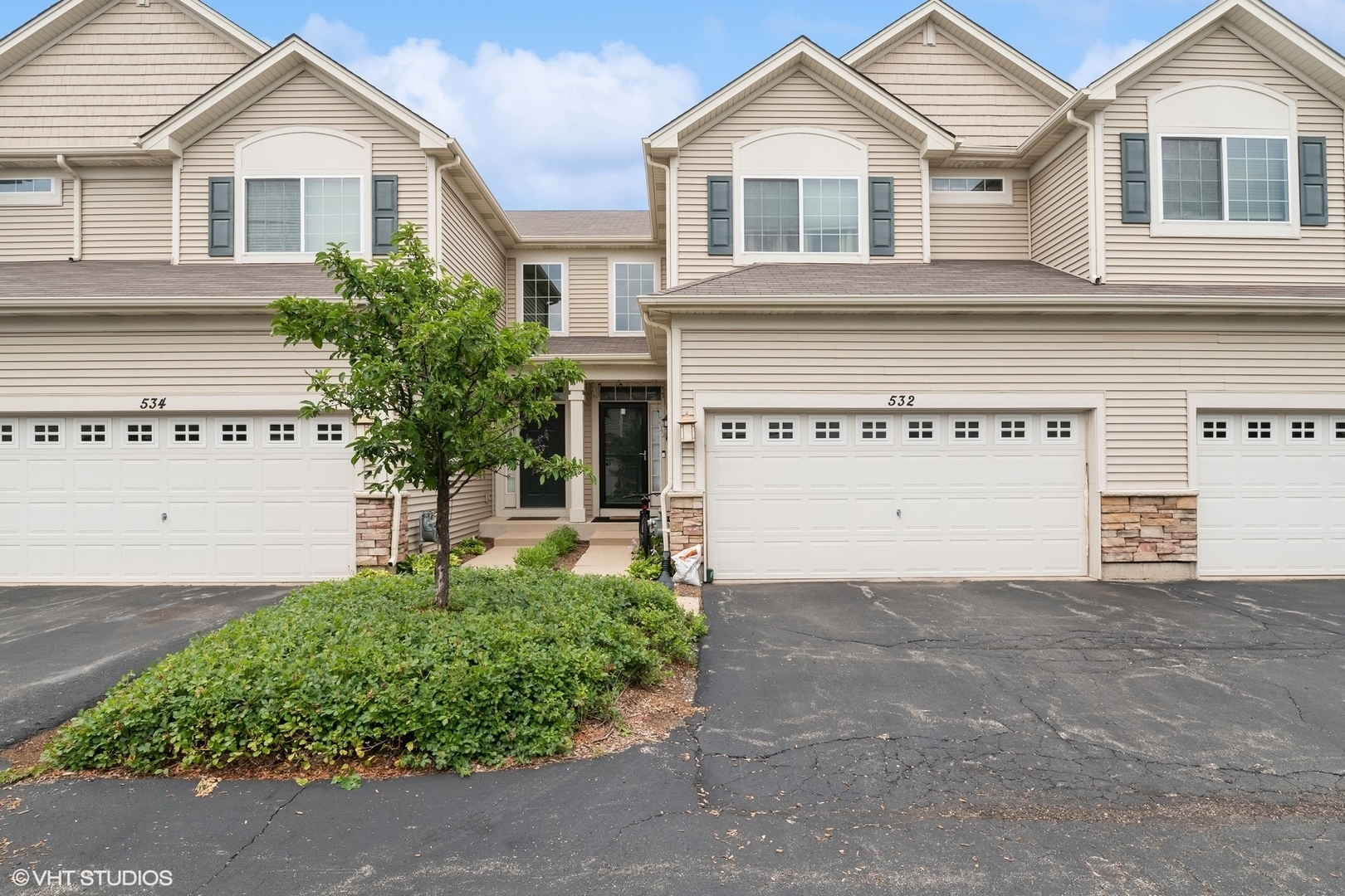 Property Photo: 532 S Jade Lane IL 60073